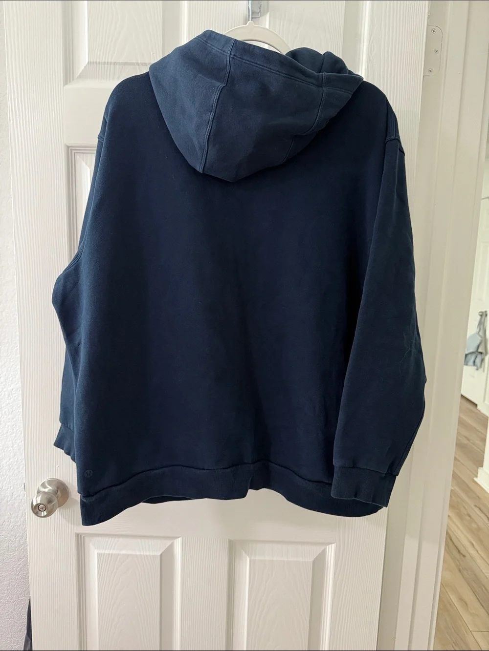 Lululemon Men's Hooded Sweatshirt in Navy - Picture 2 of 4